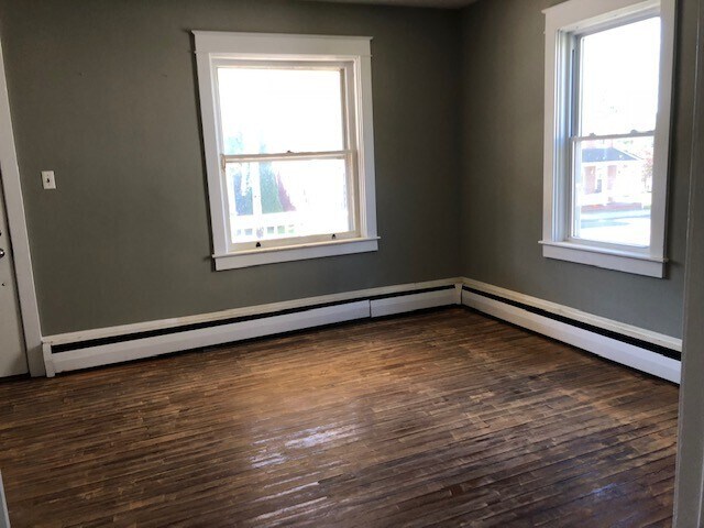 Foto del edificio - 1359 W Main St