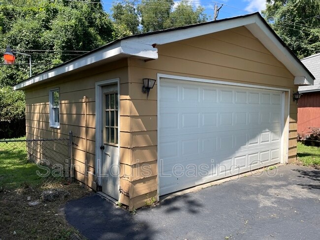 Building Photo - 3851 Keats Dr