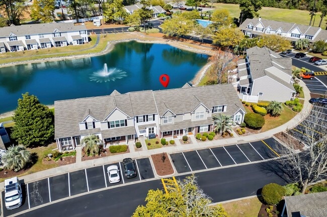 Foto del edificio - Charming Townhome with Water Views near The Market Common!