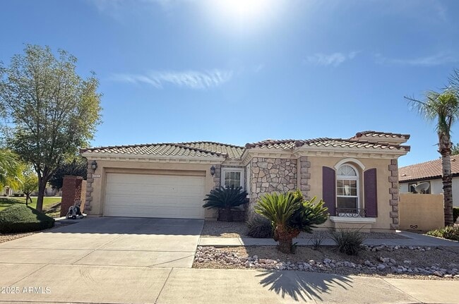 Building Photo - 2311 E Honeysuckle Pl