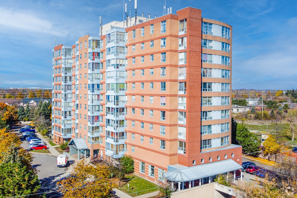 Union Village Apartments 116 Railroad St Brampton, ON