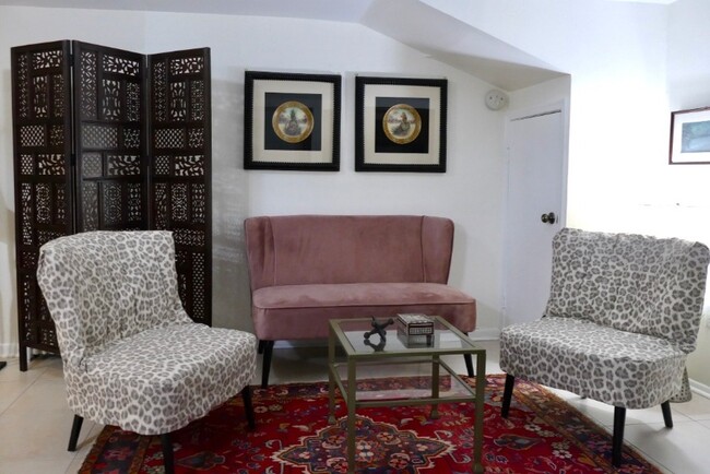 Living area - 811 Massachusetts Ave NE