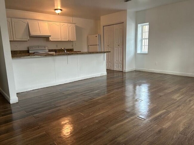 Building Photo - Spacious duplex apartment in Morrilton