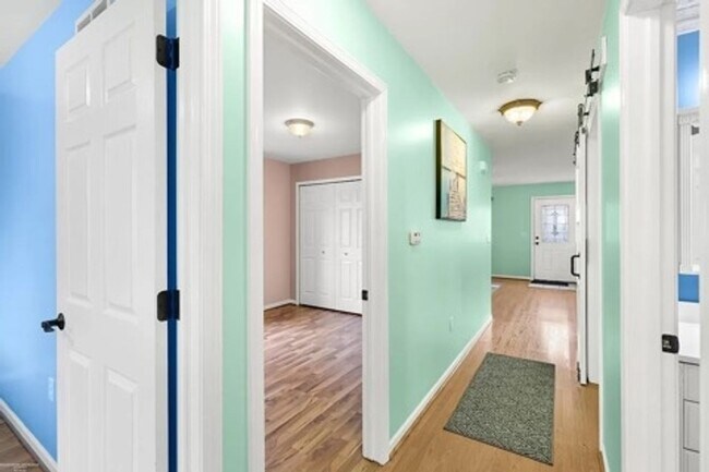 Foto del edificio - 22143 Pleasant Ave