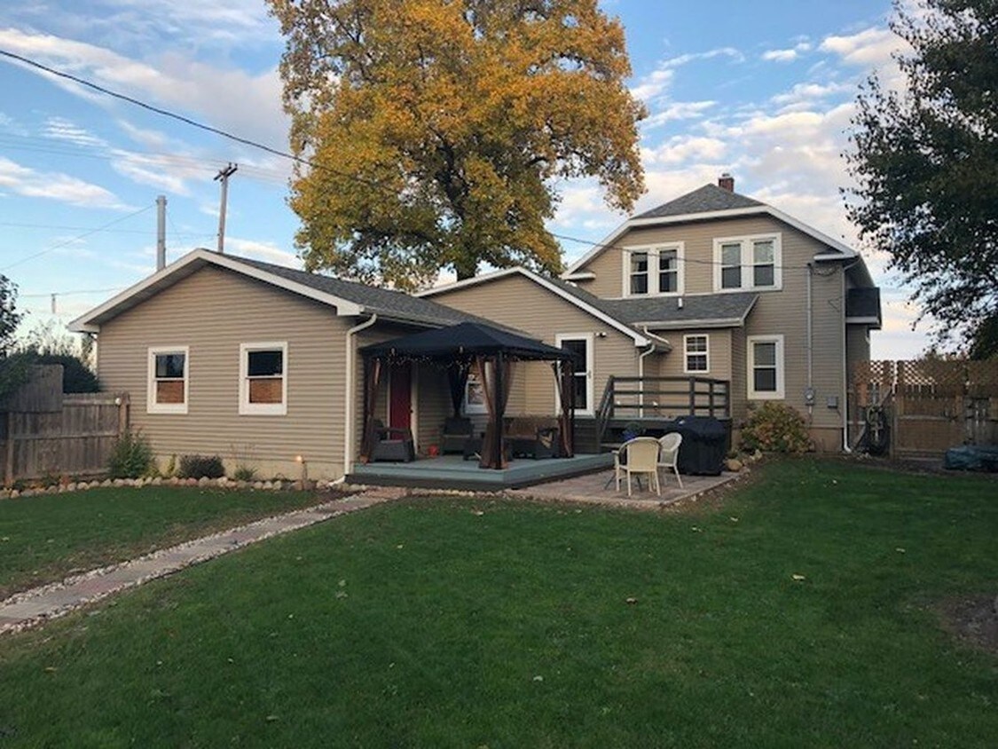 617 N 1st St, Pierceton, IN 46562 House for Rent in Pierceton, IN