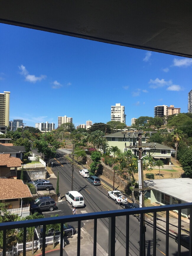 Building Photo - Clean/Renovated 1Bdrm in town.