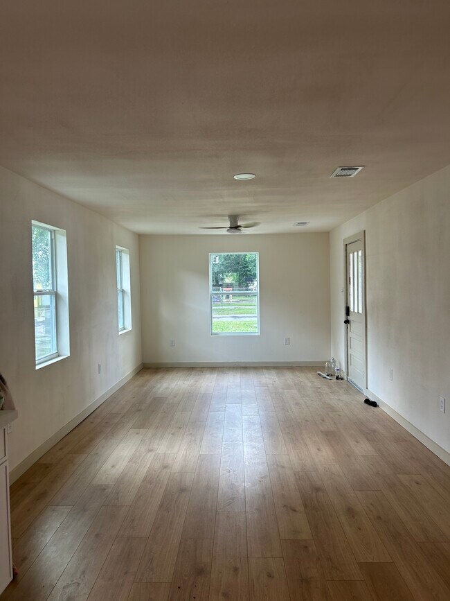 Building Photo - 211 E Caldwell St