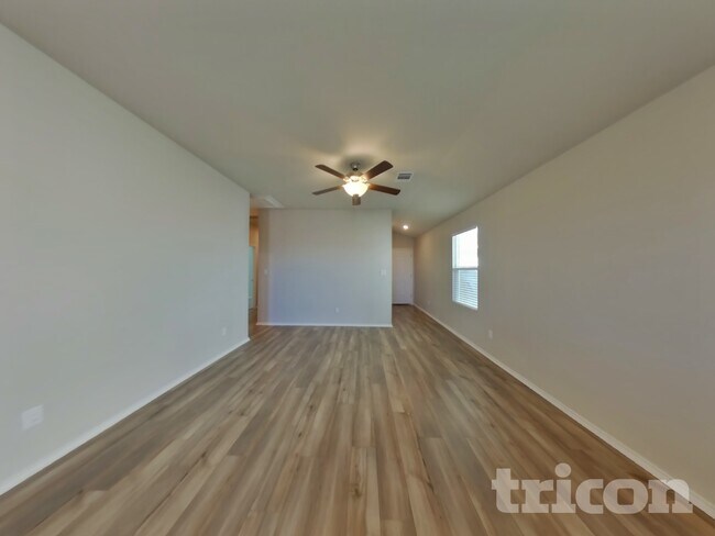 Foto del edificio - 5205 Sidesaddle Dr