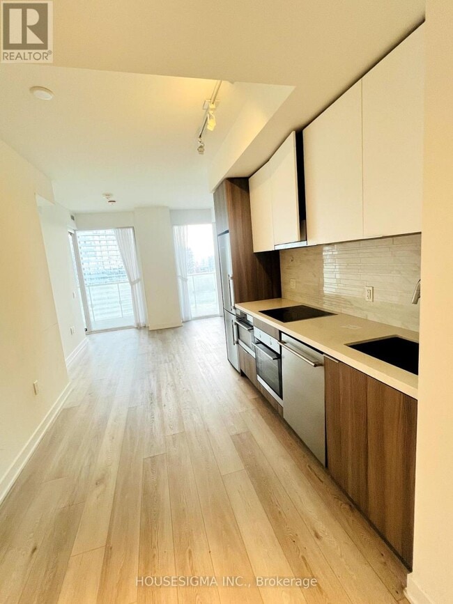 Building Photo - 15-2315 Queens Quay E