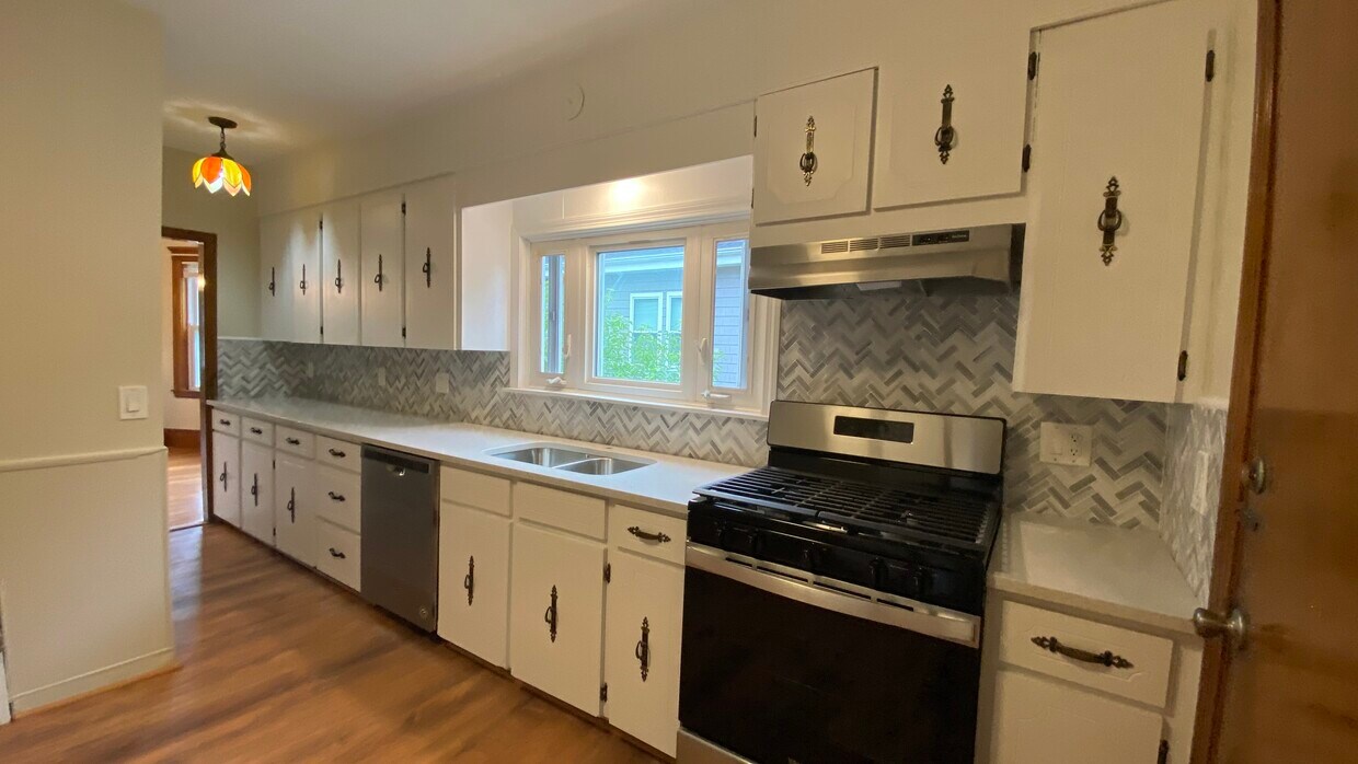 Kitchen - 36A Dearborn St