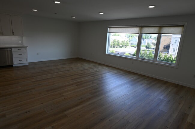 Building Photo - 131 Brighton Ave