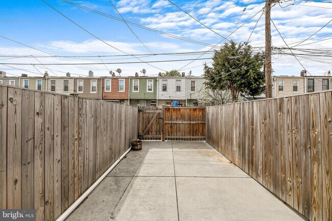 Building Photo - 626 S Macon St