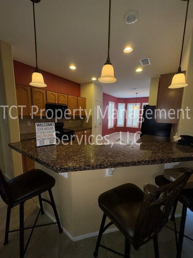 Building Photo - 3 Bedroom Home in 55+ Community in Surprise