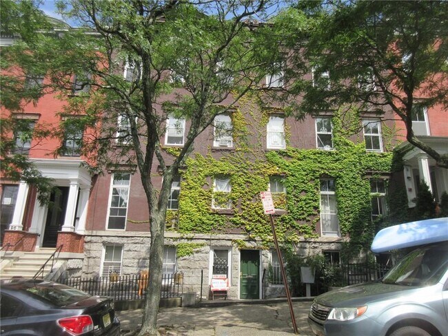 Foto del edificio - 100 Bowen St