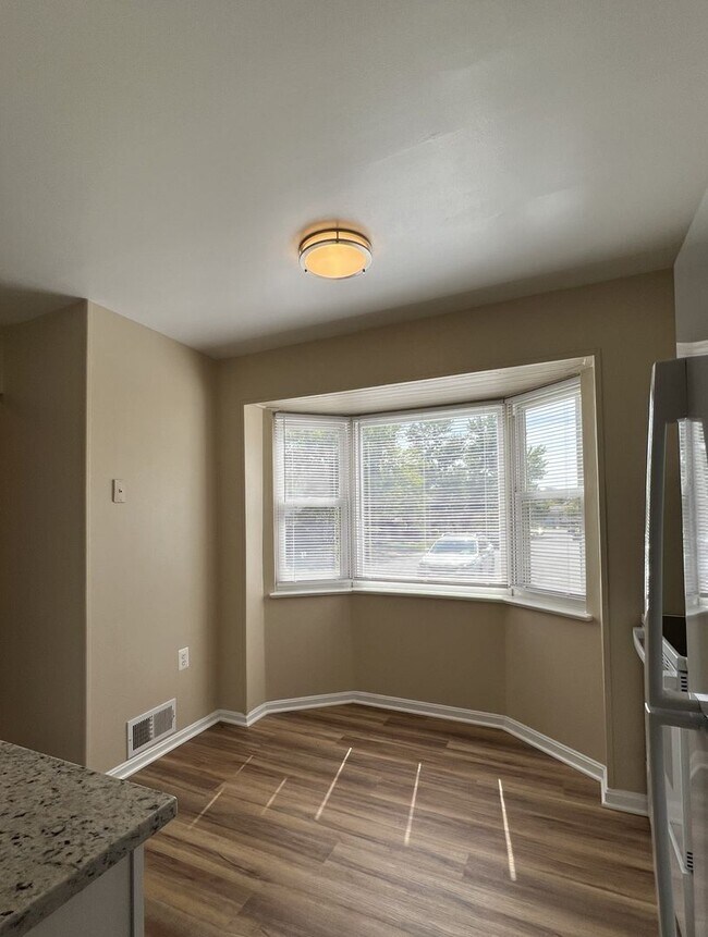 Building Photo - Leesburg Virginia Knolls Townhouse