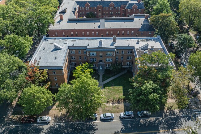 Building Photo - 850 Elm St