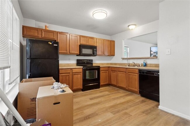 Building Photo - 896 A Ave