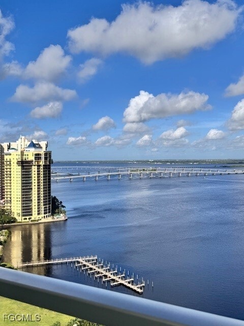 Building Photo - 3000 Oasis Grand Blvd