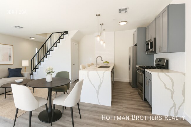 Building Photo - 6941 Hazeltine Ave