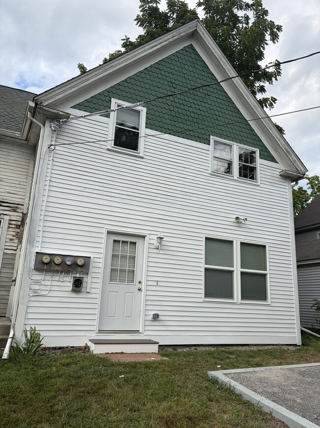 Building Photo - 8 Pleasant St