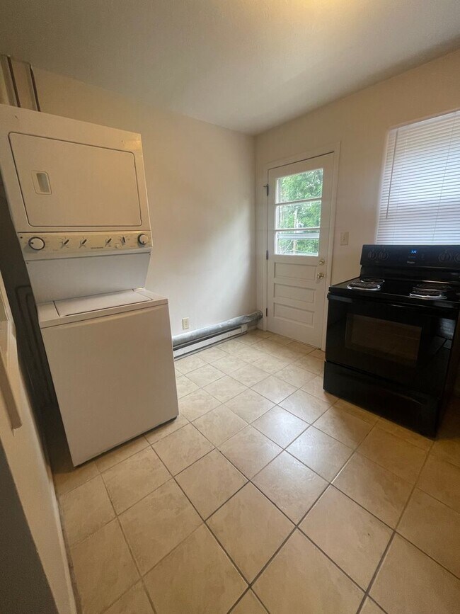 Building Photo - Two Bedroom Apartment for Rent