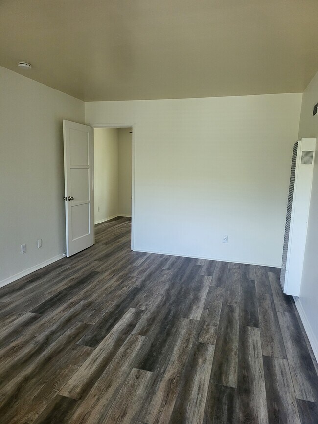Building Photo - 3949 Kansas St