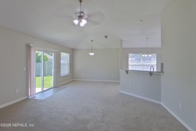 Foto del edificio - 6830 Shoreline Ln