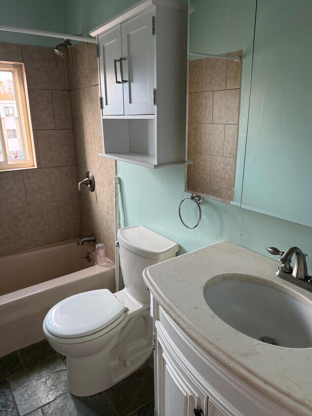 Foto principal - 94 Cowesett Ave