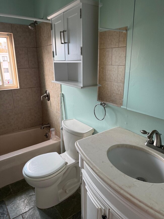 Building Photo - 94 Cowesett Ave