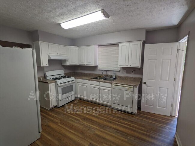 Foto del edificio - 4566 Town Crier Rd SW