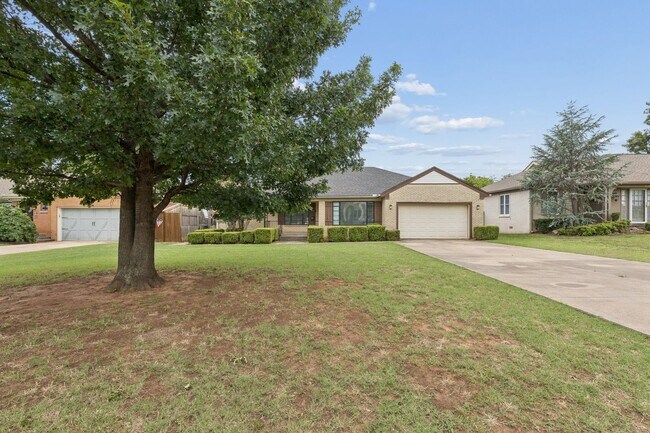 Building Photo - Beautiful Home in Nichols Hills FOR RENT