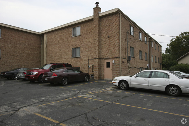Building Photo - 8280-8290 Roosevelt Rd