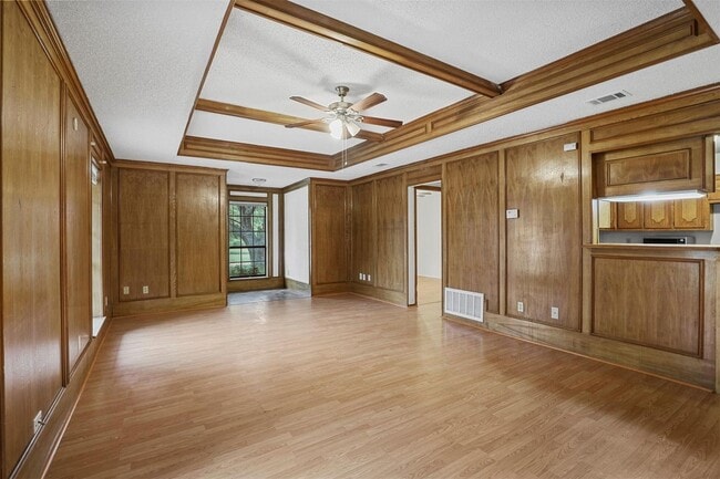 Building Photo - 211 E Pritchard Ln