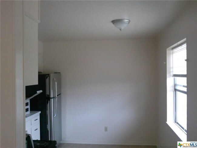 Building Photo - 304 Carpenter St