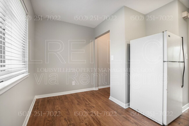 Building Photo - 2421 Lindsay Ave