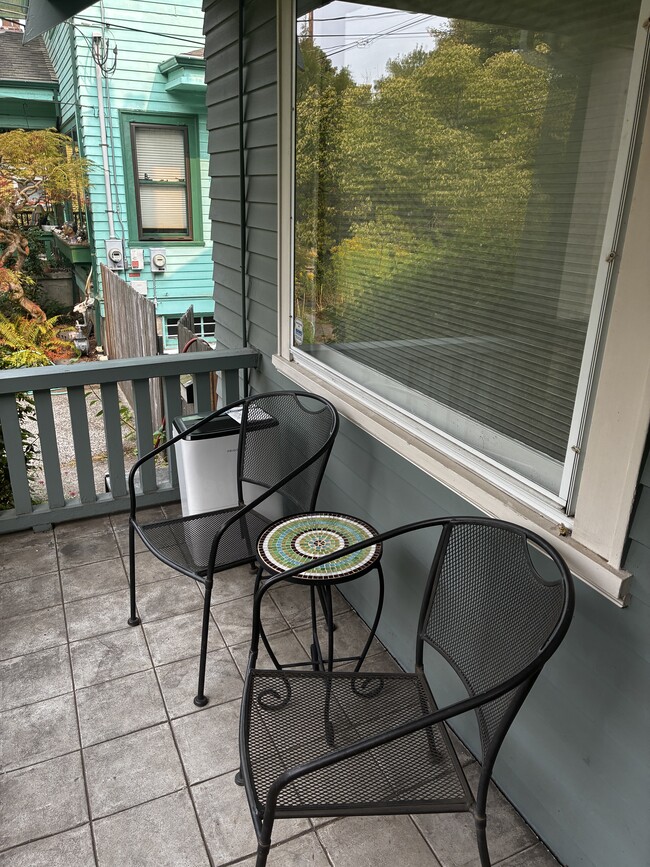 Front porch - 2814 SE Yamhill St (Portland, OR) Townhome