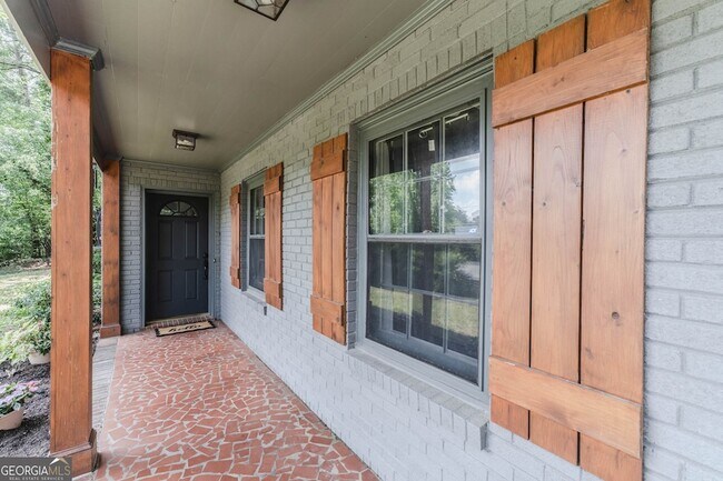 Foto del edificio - 302 E Valley Rd NE