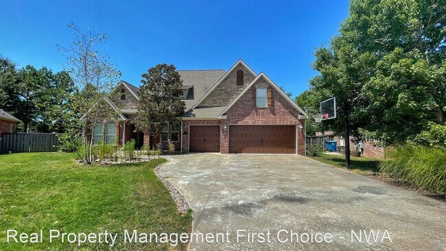 Foto del edificio - 4 br, 3.5 bath House - 1501 NE Greenbrier ...