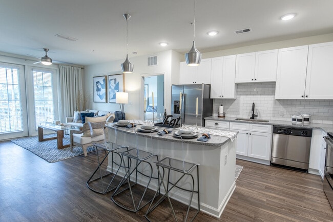 Building Photo - The Beacon