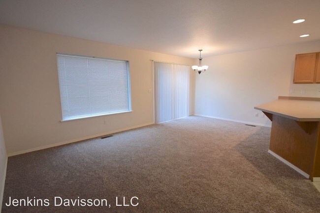 Building Photo - 470-472 Harris Ln