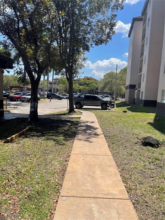 Foto del edificio - 15231 SW 80th St