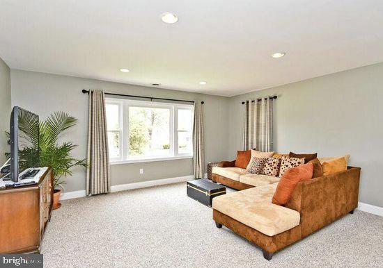 Foto del edificio - 3430 Little Hunting Creek Dr