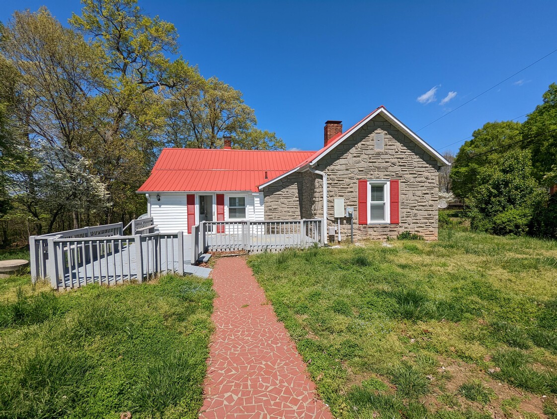 Primary Photo - 6090 Germanton Rd
