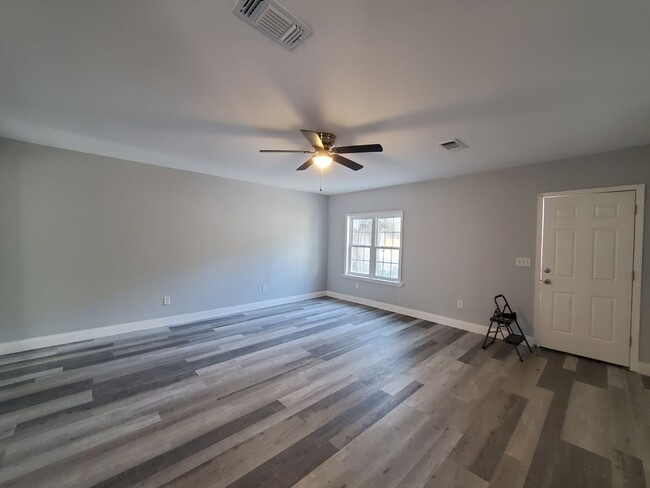 Foto del edificio - Beautifully Remodeled Two Bedroom home!