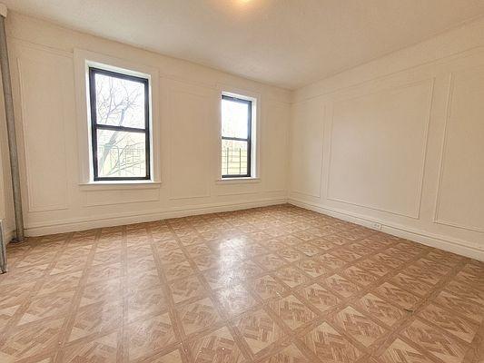 Foto del edificio - 3 bedroom in BRONX NY 10457