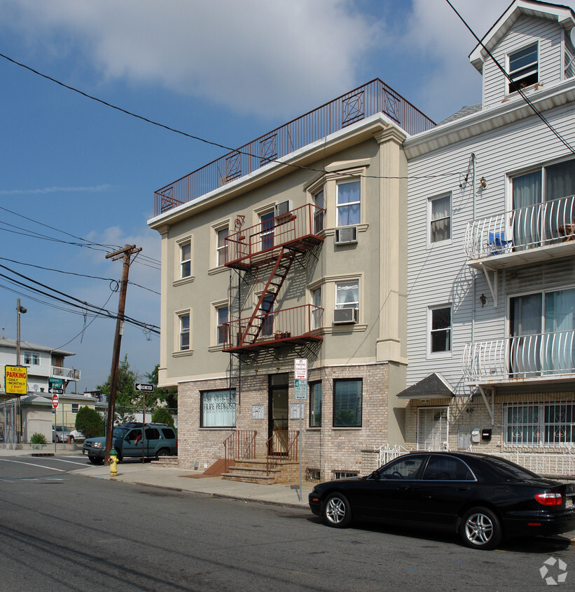 Building Photo - 38 Jefferson St