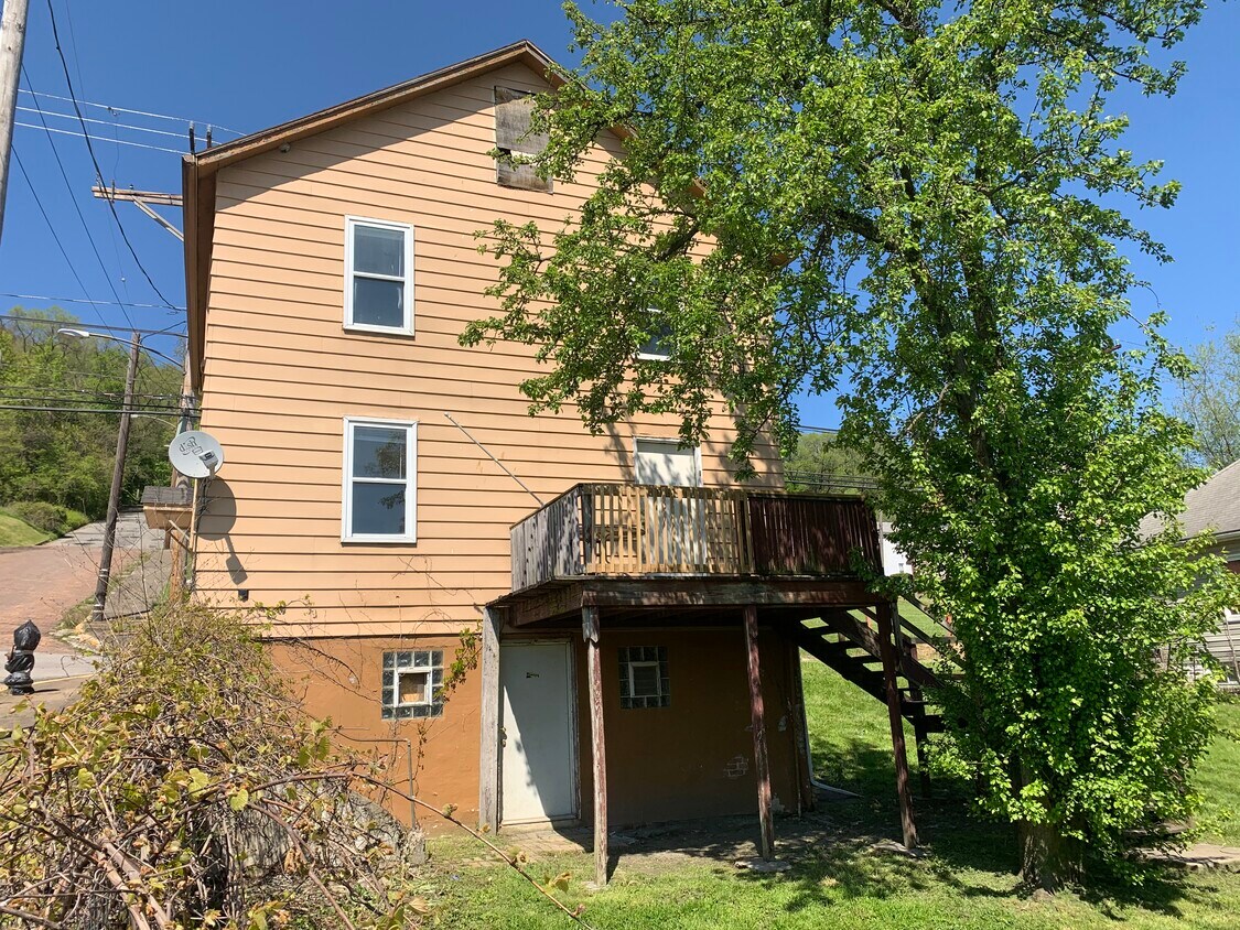 300 Woodlane Ave, Midland, PA 15059 House Rental in Midland, PA