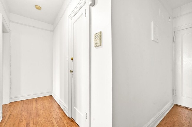 Building Photo - Classic & Charming Studio Plus in Park Slope