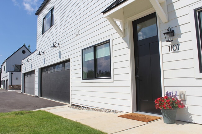 Building Photo - Hudson Valley Luxury Apartment Homes