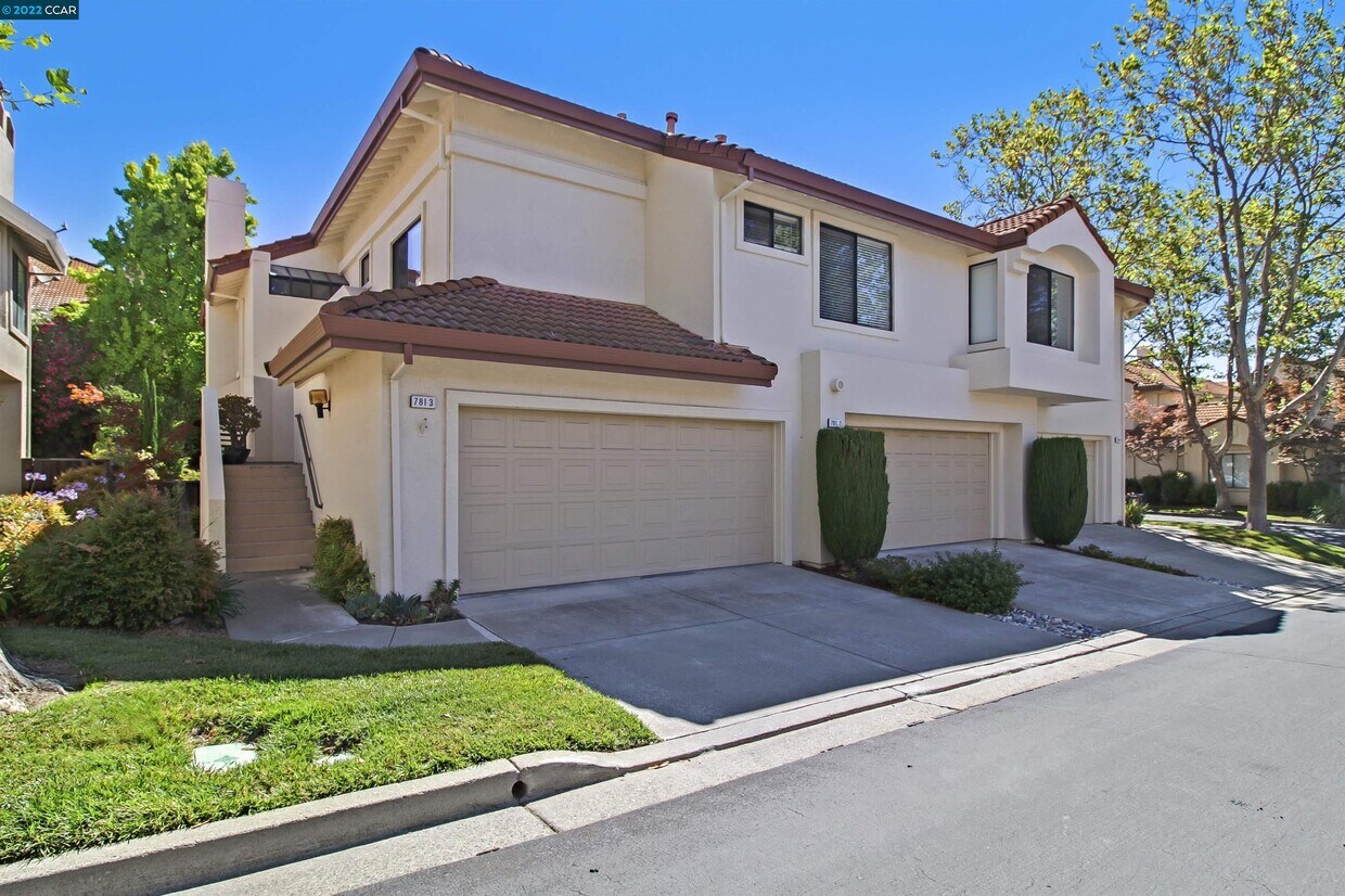 Primary Photo - 781 Lakemont Pl